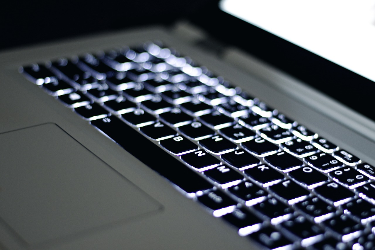 技術(shù)與設(shè)計(jì)的完美融合，最新款MacBook登場(chǎng)