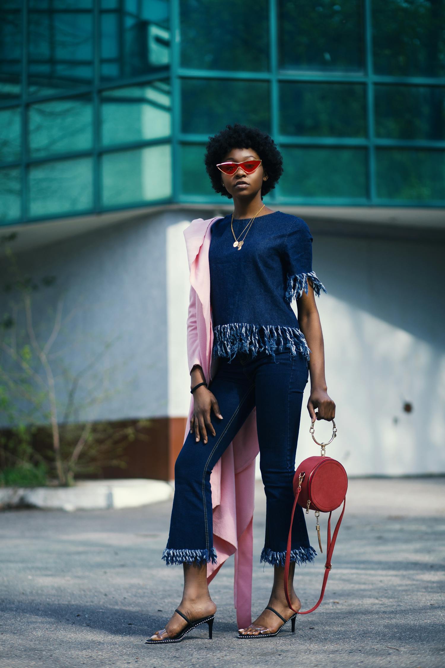 最新絲襪流行趨勢與時(shí)尚搭配探討章節(jié)，時(shí)尚新潮的絲襪搭配指南